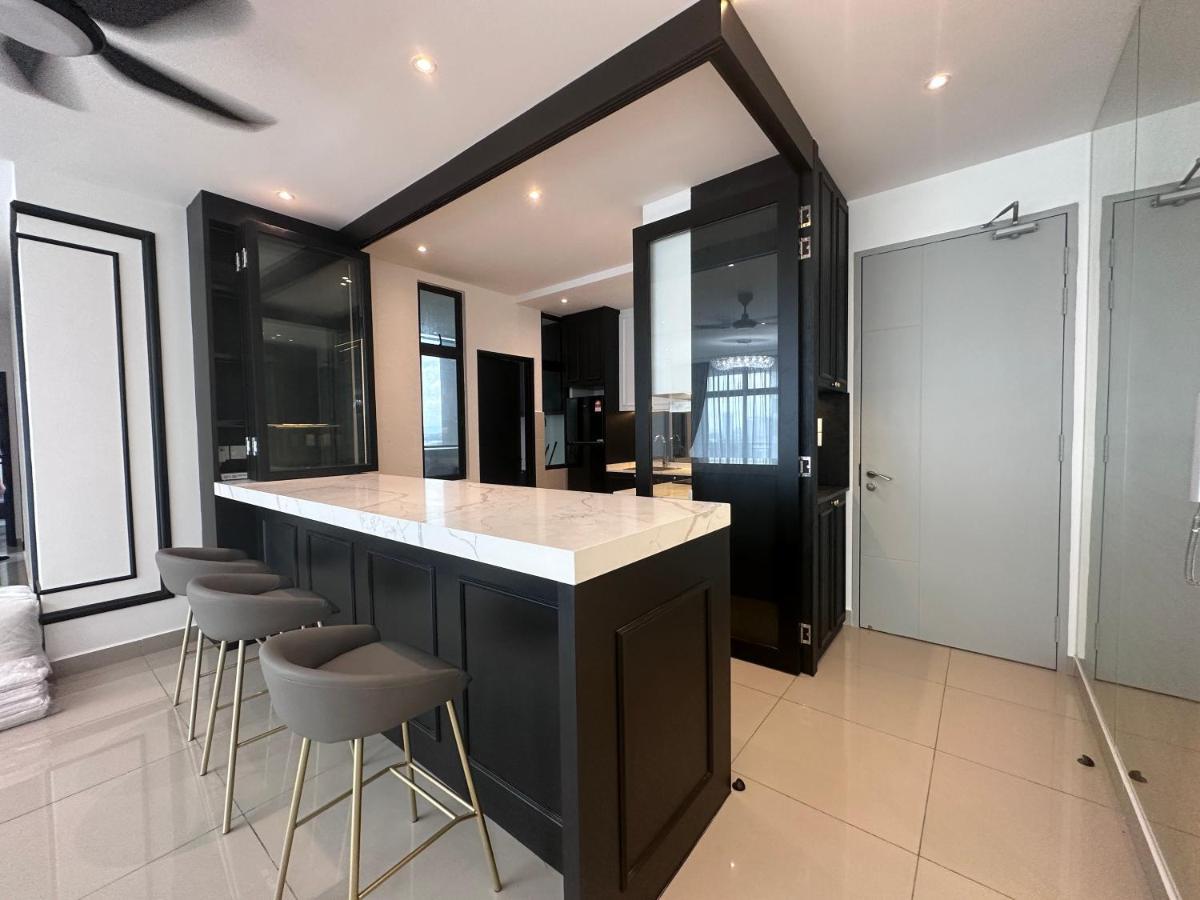 New Mount Austin Swarovski Design 15 Pax Apartment