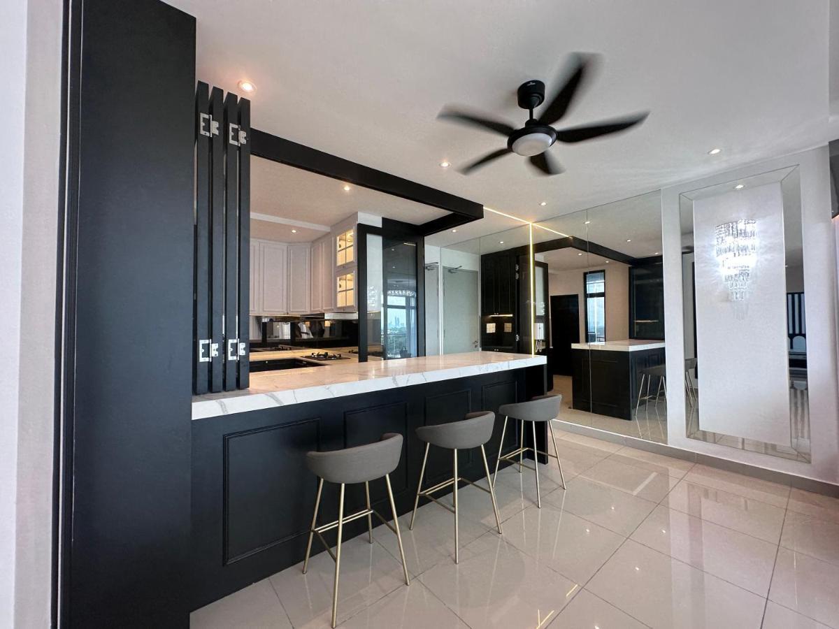 New Mount Austin Swarovski Design 15 Pax Johor Bahru