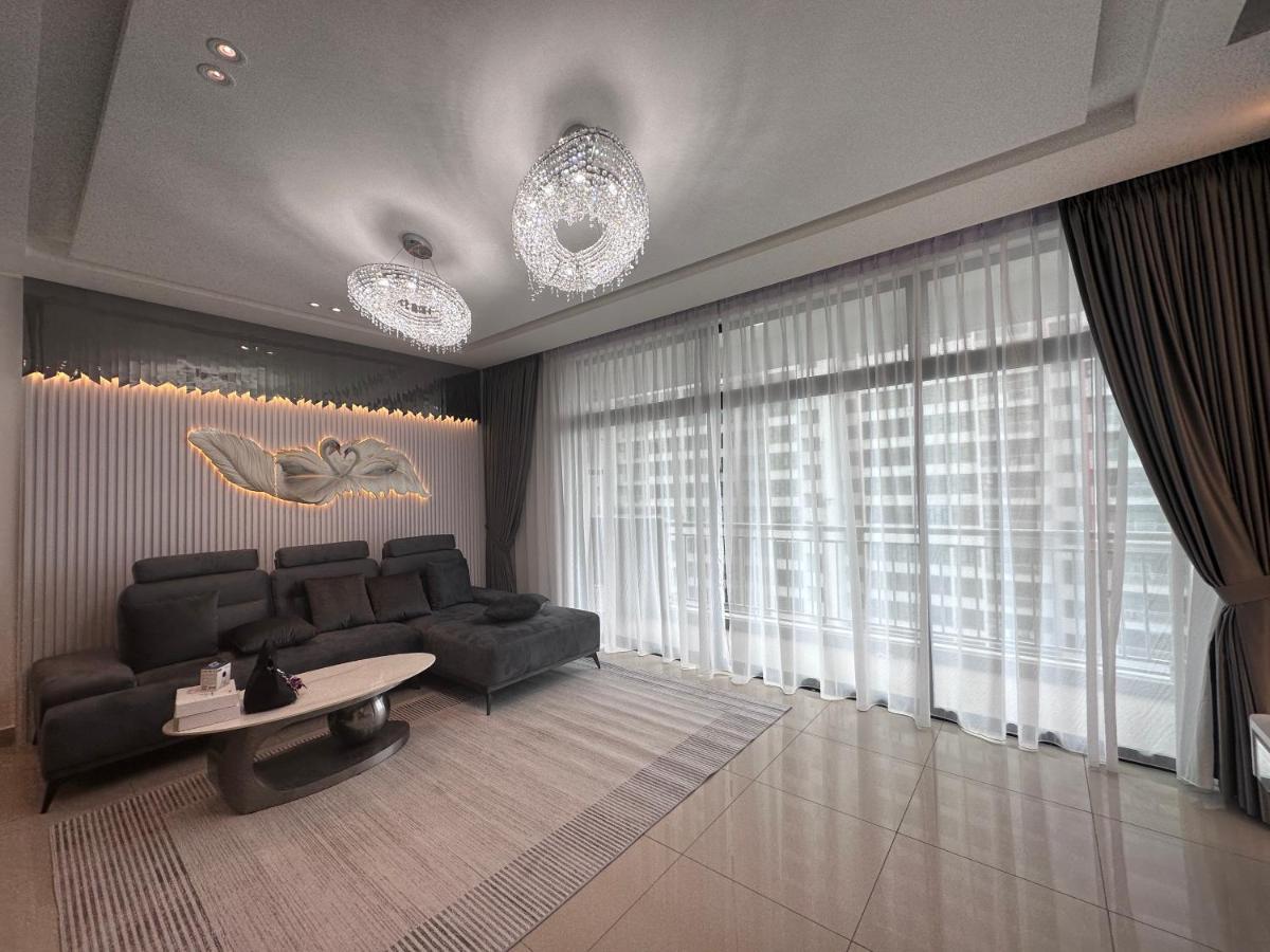 New Mount Austin Swarovski Design 15 Pax Johor Bahru